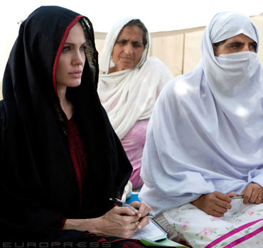 Malala a meglőtt pakisztáni lány, és Angelina Jolie szép története