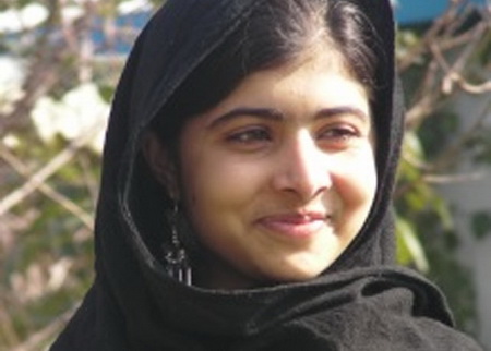 Könyvet ír a fejbe lőtt Malala Juszufzait