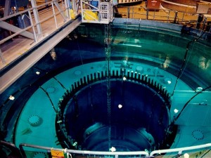 A fukusimai atomerőmű reaktoraiban elhelyezett hűtőmedencék feladata a fáradt fűtőelemek folyamatos hűtése.