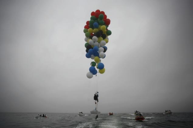 160 léggömbbel repült át a tengeren
