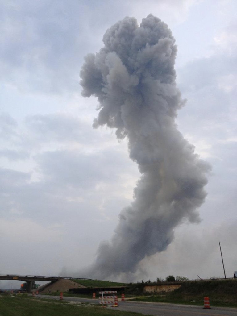 A column of smoke rises after an explosion at a fertilizer plant north of Waco