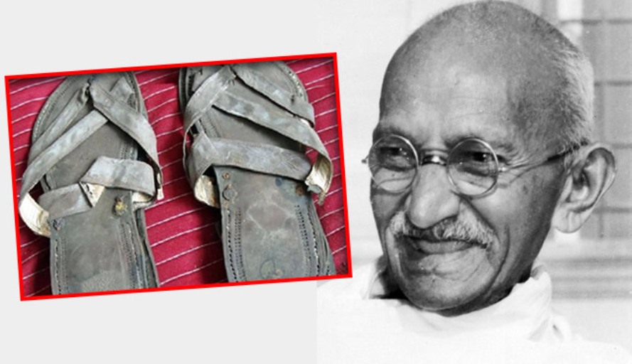 Elárverezik Gandhi papucsát