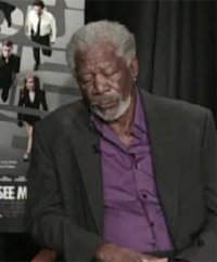 Videó! Morgan Freeman bealudt interjú közben