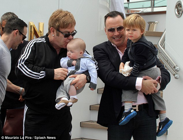 Sir Elton John és családja Velencében járt