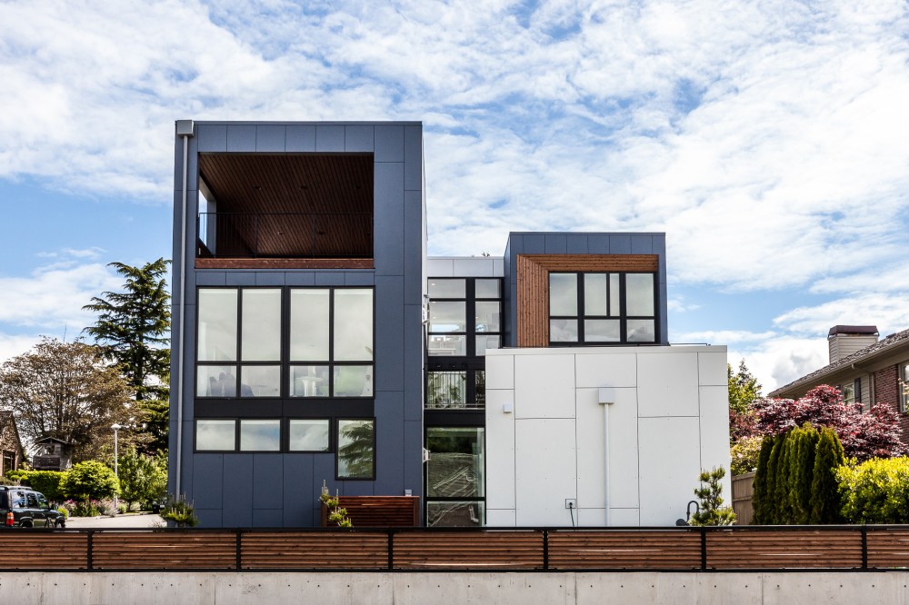 Modern, 3300 négyzetméteres családi ház