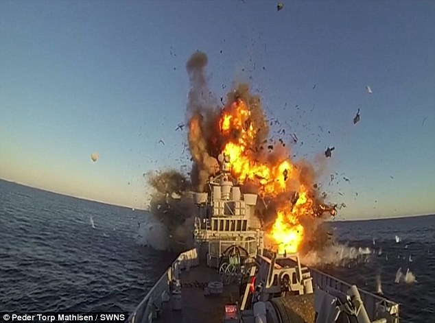 Videó! Felrobbantották saját hajójukat, hogy teszteljék a rakétákat