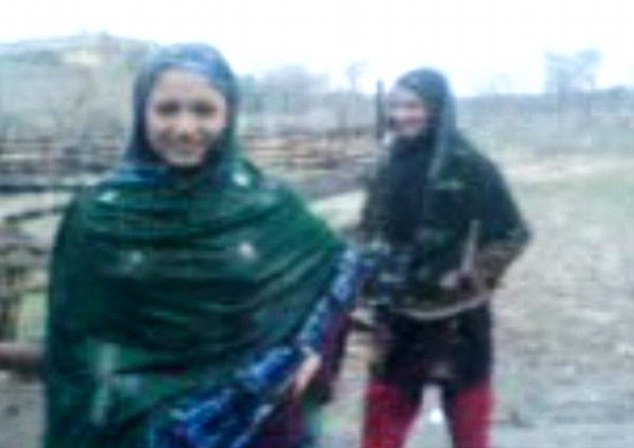 Mosolyogva táncoltak - ezért gyilkolták meg a fiatal lányokat Pakisztánban