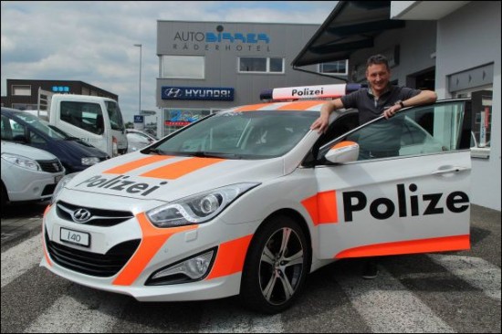 Svájcban hamis rendőrautót bérelhetsz, hogy távol tartsd a bűnözőket!