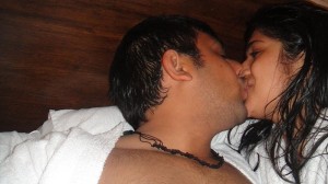 kissing_india