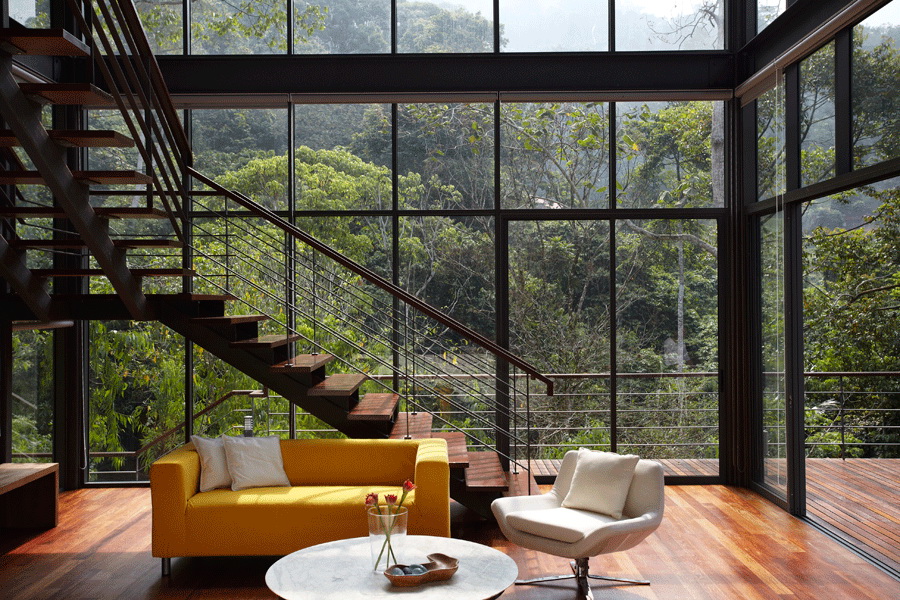 Modern lakóház a maláj dzsungel közepén