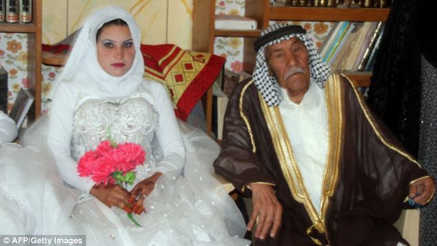 A 92 éves, iraki farmer másodszorra is megházasodott - egy 70 évvel fiatalabb nővel