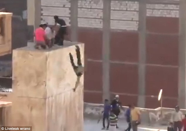 A halálba üldöztek egy kamaszfiút az iszlamista tüntetők - sokkoló videó