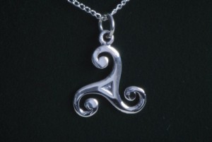 celtic-jewellery-triskele-necklace-5136-260-p