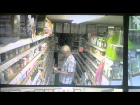 Videó! Lebegtek a teásdobozok egy boltban