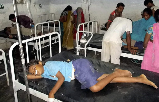 21 gyermek halt meg ételmérgezésben Indiában