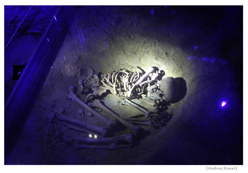Vámpírsírt találtak lefejezett csontvázakkal 