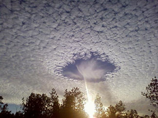 Videó! Bizarr jelenség a felhőkben, HAARP vagy idegenek?