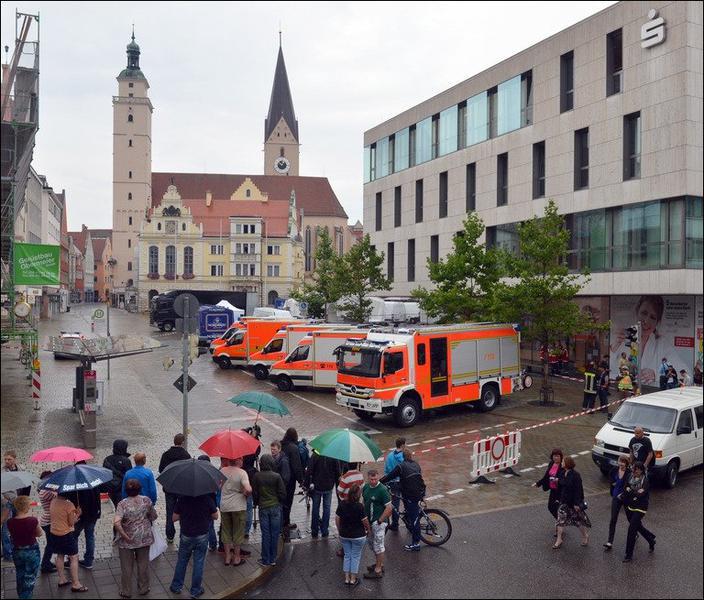 Túszokat ejtett egy fegyveres a bajorországi Ingolstadtban, Merkel is lemondta programját