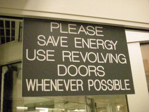Energiamegtakarítás céljából kérjük, használja a forgóajtót, amikor csak lehetséges