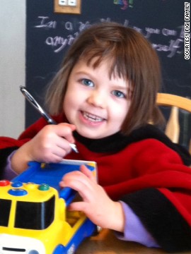 Marihuánával gyógyítják szülei a 6 éves epilepsziás kislányt - fotók a döbbenetes felépülésről
