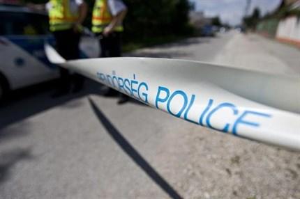 Pláza parkolójába csapódott egy teherautó Szegeden, meghalt a sofőr