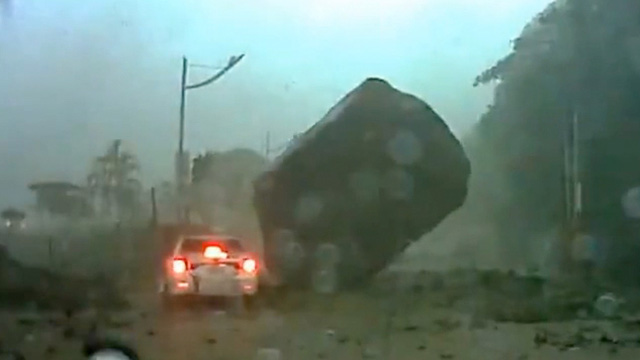 Boulder almost crushes car in Taiwan