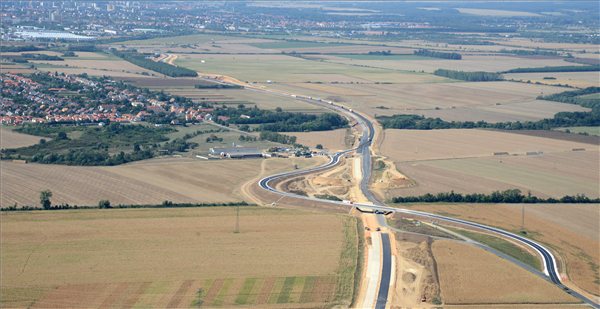 Az M86-os autóút építkezése Szombathelynél