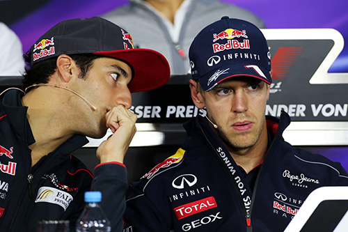 Hivatalos: Ricciardo lett Vettel csapattársa