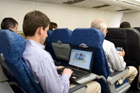 Nagyon gyors internetet ígérnek a repülőkre