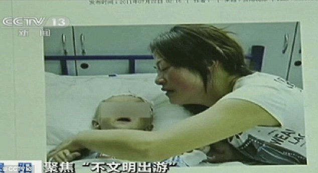 Horror: A 8 hónapos kínai csecsemő heréjét letépte egy majom és megette!   