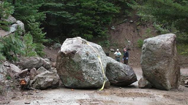 30 tonnás szikla esett a férfira, de túlélte