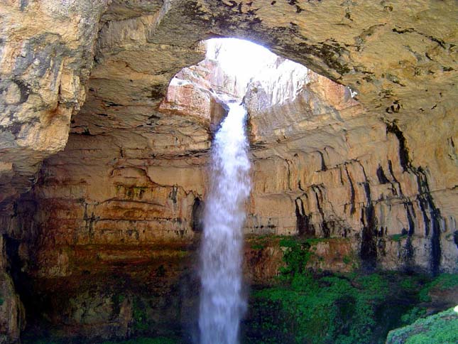Libanon szépsége a Baatara vízesés
