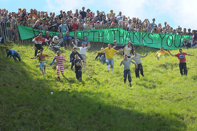 Cheese rolling race in pictures