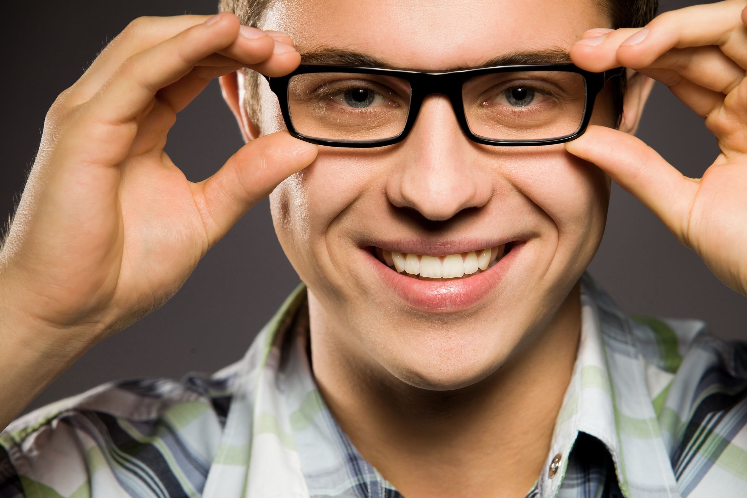 Tippek a  szemüveg helyes tisztításához, tárolásához és használatához
