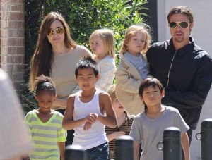 BG_Brad Pitt_922 family