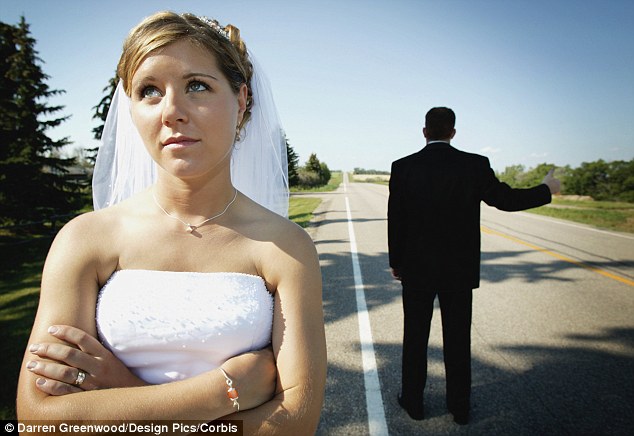 A friss házasok több, mint fele nem hálja el a nászéjszakát