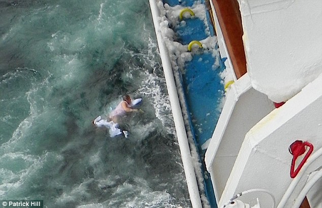 Hálóingben esett a hajóról a jeges vízbe az idős nő - pár hét múlva meghalt