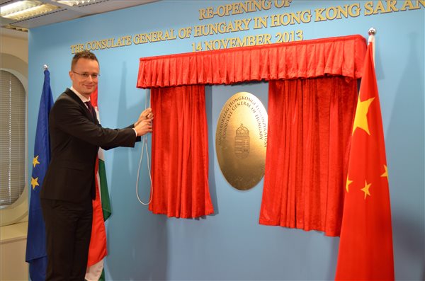 Szijjártó Péter felavatta Magyarország főkonzulátusát Hongkongban