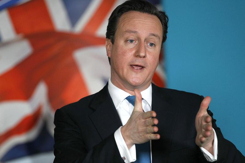 Lengyel lehallgatási ügy - London hallgat, a brit média tele van a Cameront ért inzultusokkal