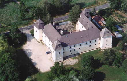 Reneszánsz látogatóközpontként nyílt meg a felújított egervári várkastély