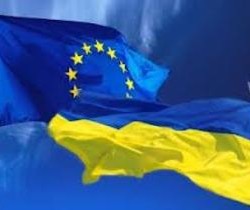 elso-alkalommal-tuztek-ki-az-eu-zaszlot-nemzeti-zaszlo-melle-ukrajnaban