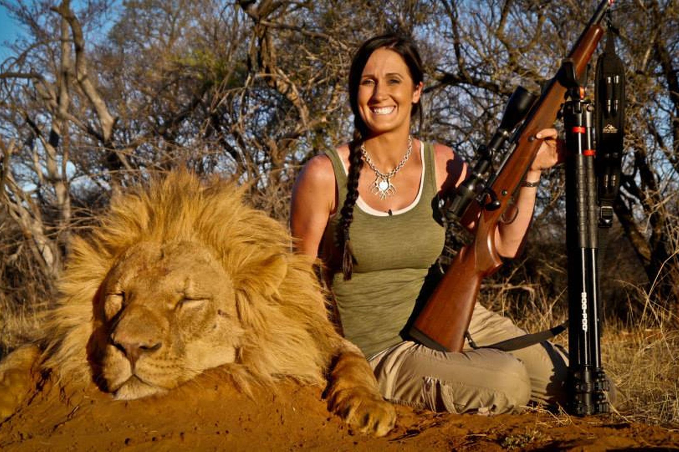 Közbotrány: az általa elejtett afrikai oroszlánnal posztolta ki magát egy amerikai tévés műsorvezető - fotó