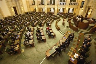 A román szenátus leszavazta a civil szervezetek külföldi finanszírozását tiltó indítványt