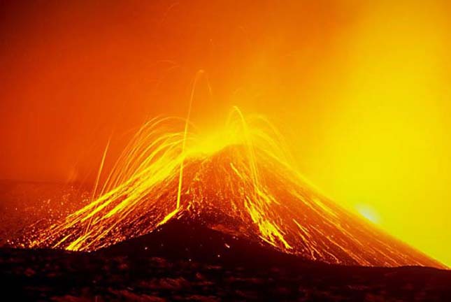 A Föld erejéhez a látványos vulkánkitörések is hozzátartoznak - videók