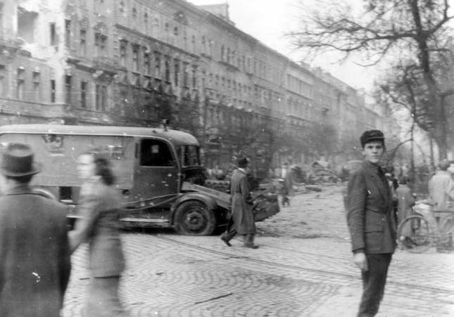 1956-ban egy Csepel rendőrautó kilövése