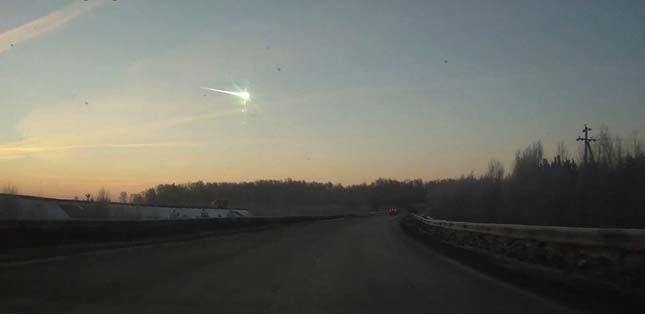 A-cseljabinszki-meteorit-amikor-a-Föld-légkörébe-belép.