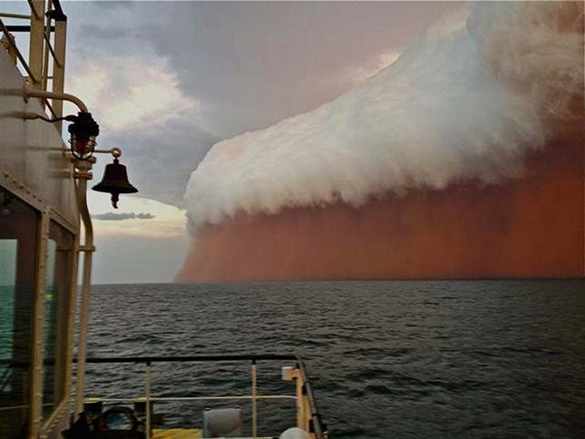 Ausztrália-partjain-lévő-szokatlan-porvihar