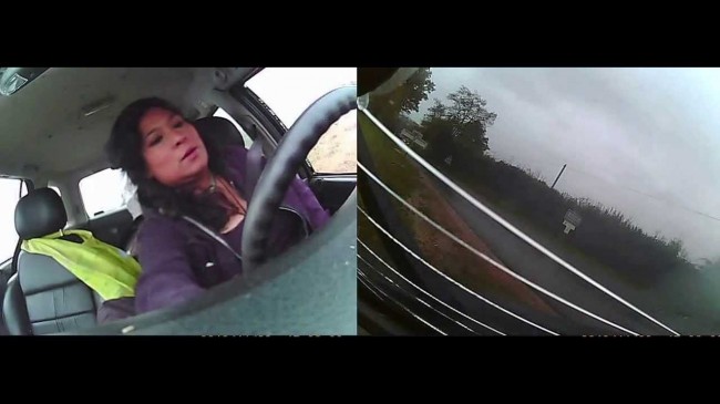 Hűvös nyugalommal viseli, hogy felborul a kocsival!– videó