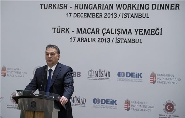 Orbán Isztambulban: Közép-Európa túljutott a válságon