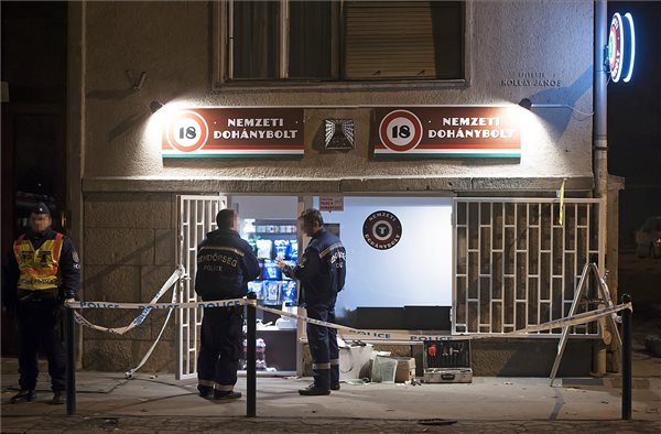 Kiraboltak egy nemzeti dohányboltot Budapesten